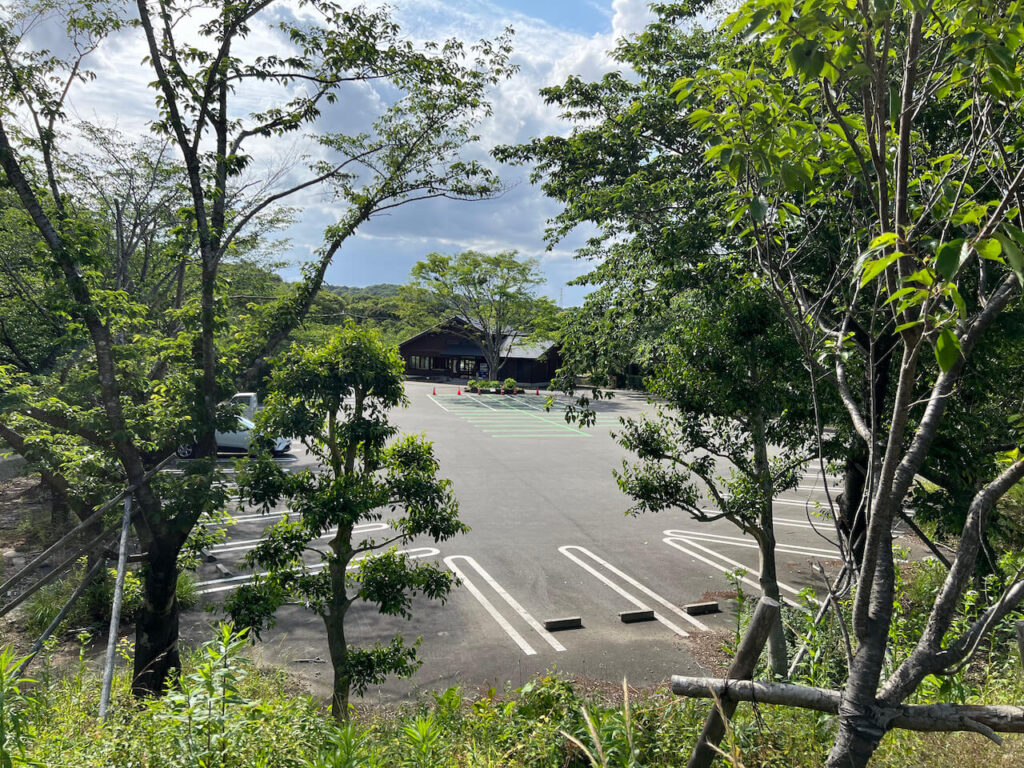 横山展望台でバイクが停められる駐車場