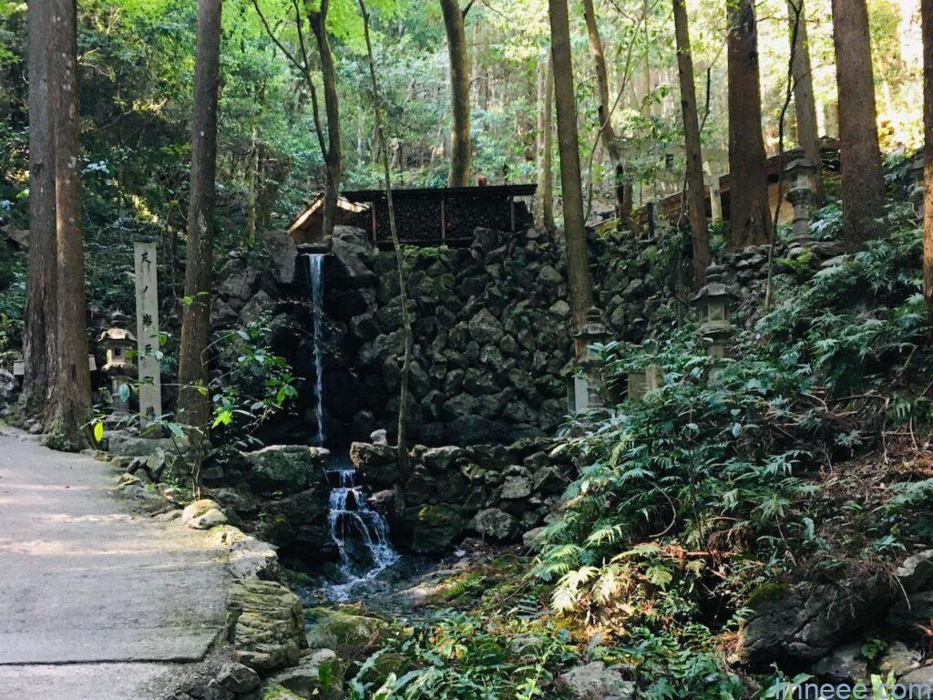 伊勢にある天の岩戸の滝
