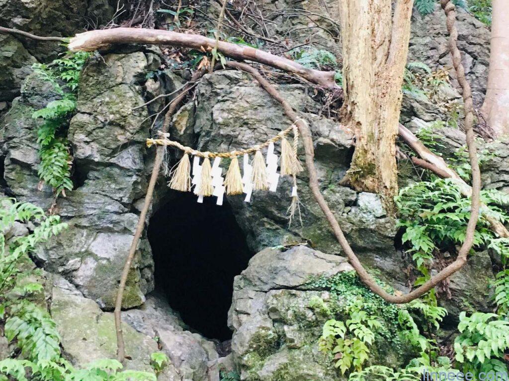 天の岩戸の奥にある風穴