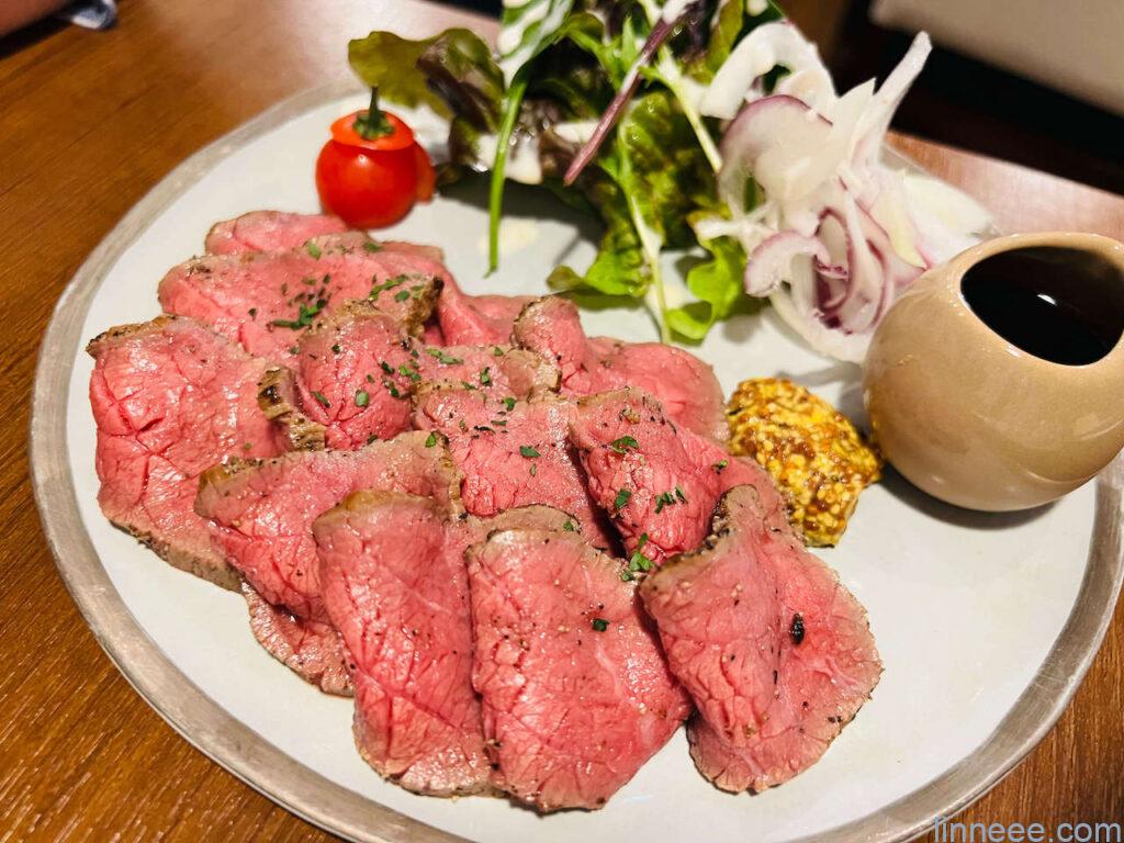 町家バルの人気メニュー、ローストビーフ